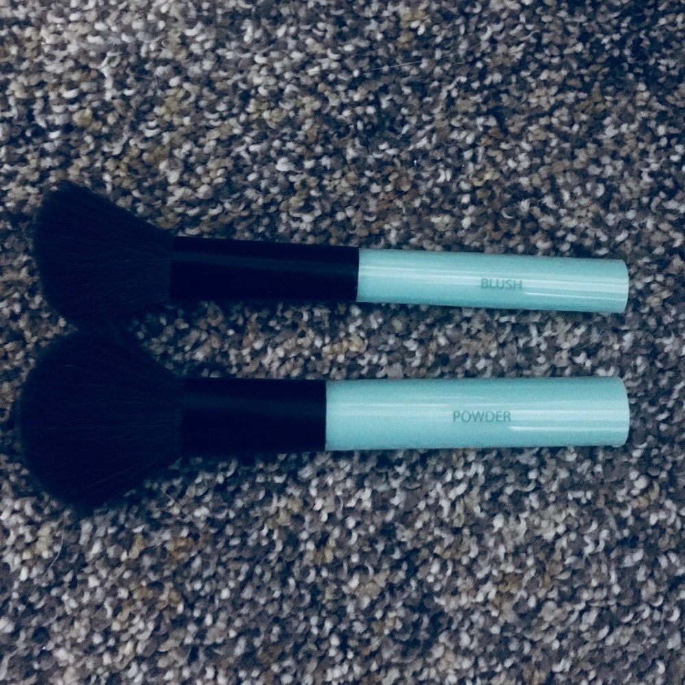 Powder and Blush Makeup Brushes